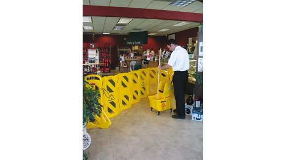 Rubbermaid 4M Mobile Barrier - Yellow