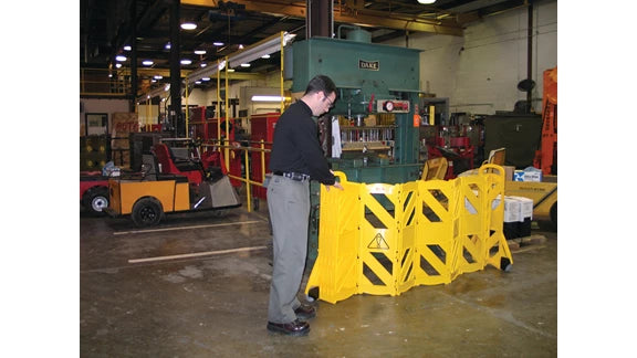 Rubbermaid 4M Mobile Barrier - Yellow